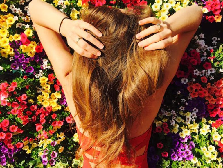 Primavera inspira leveza e cuidado com os fios: conheça tendências para a estação - Créditos Freepik